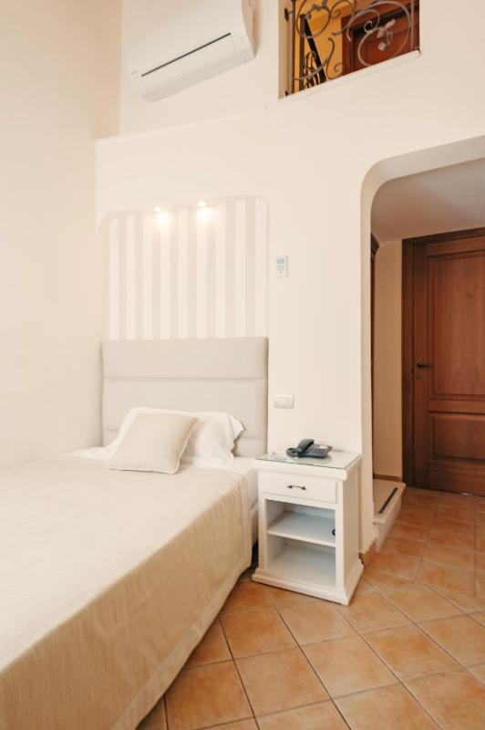Single Room image 3
