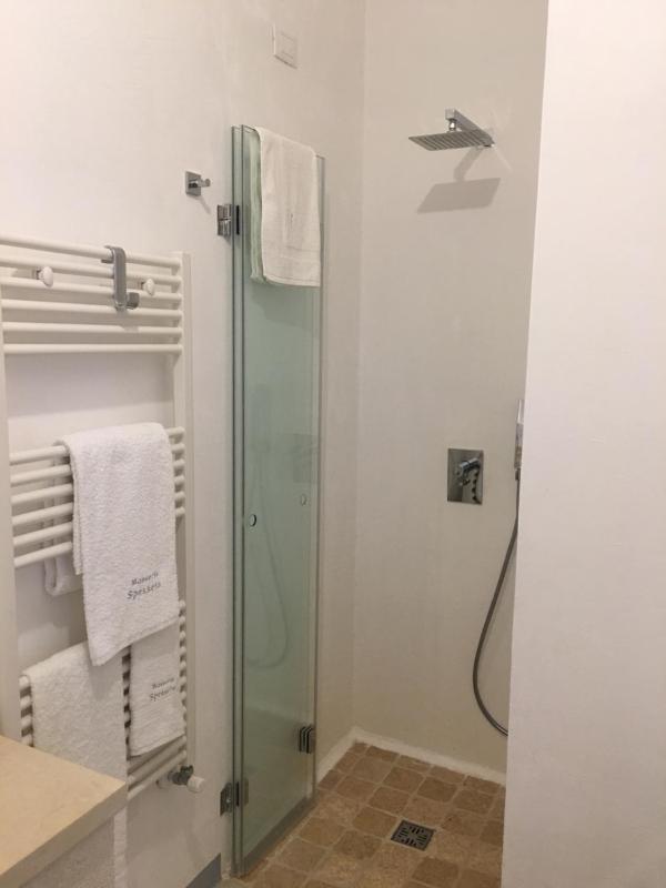 Small Double Room image 4