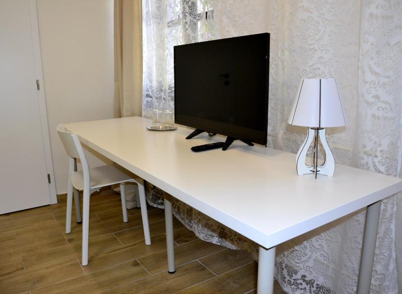Standard Double Room image 3