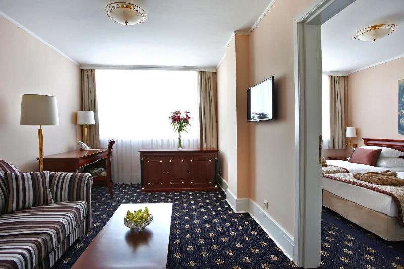 Superior Deluxe Double or Twin Room  image 2