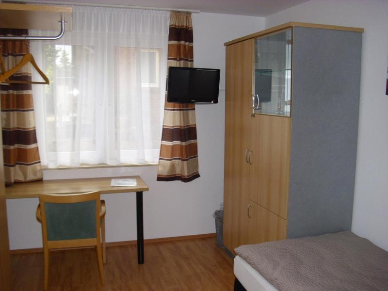 Standard Single Room image 3