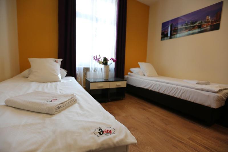 Twin Room with Shared Bathroom image 4