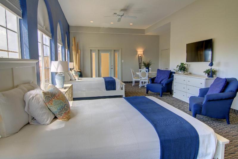 Deluxe Suite image 3