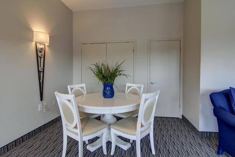 Deluxe Suite image 2