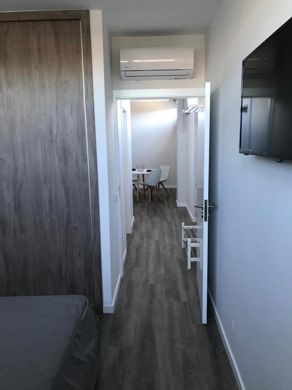 One-Bedroom Apartment image 4