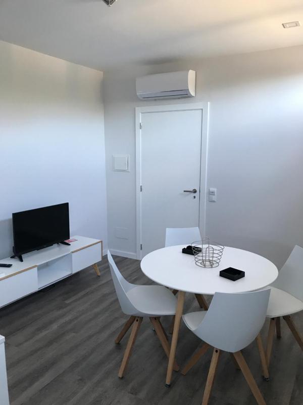One-Bedroom Apartment image 2
