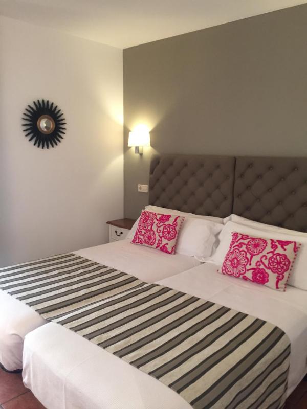Twin Room image 1