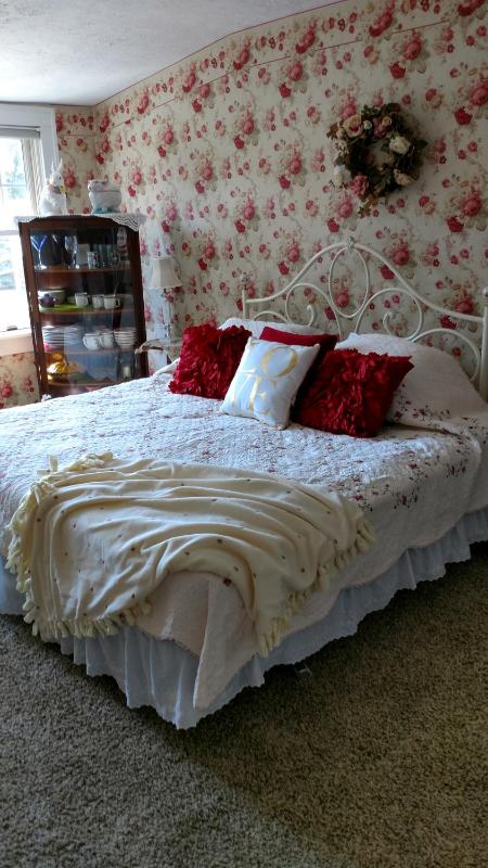 Deluxe King Room image 2