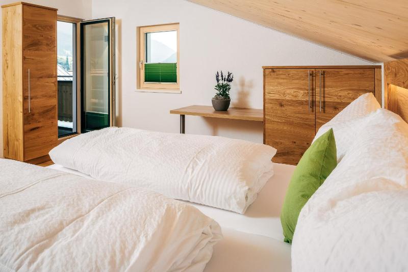 Large Double Room image 2