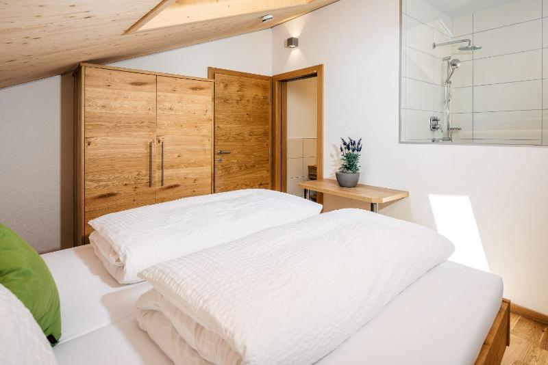Large Double Room image 2