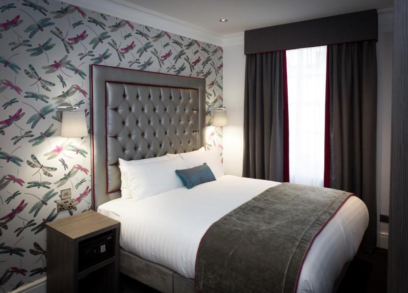 Deluxe Double Room image 2