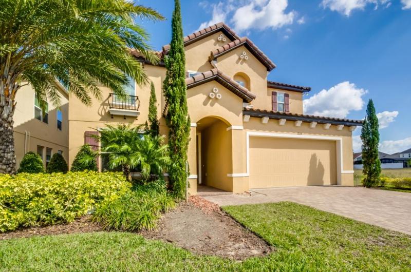 Seven-Bedroom Villa image 1