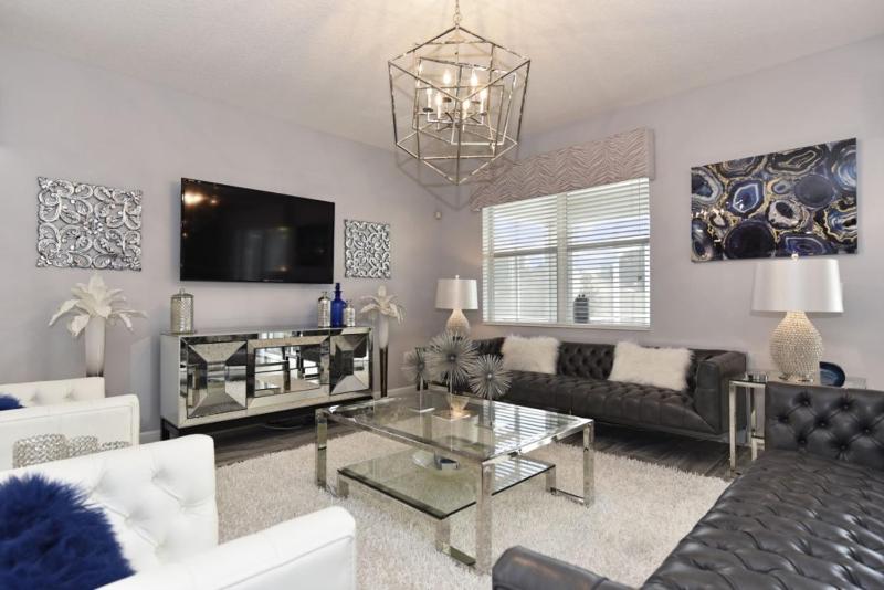 Eight-Bedroom House image 2