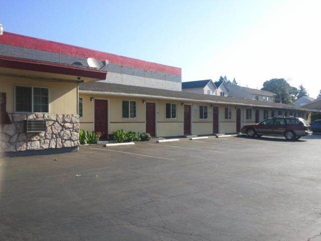 Aaron Motel - image 2