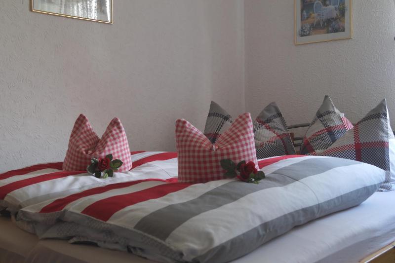 Double Room with Shared Toilet image 3