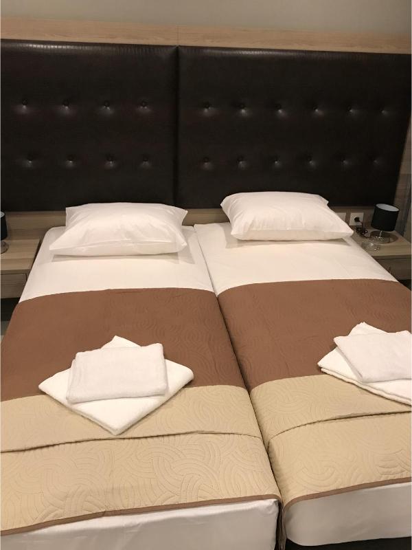 Double Room image 2