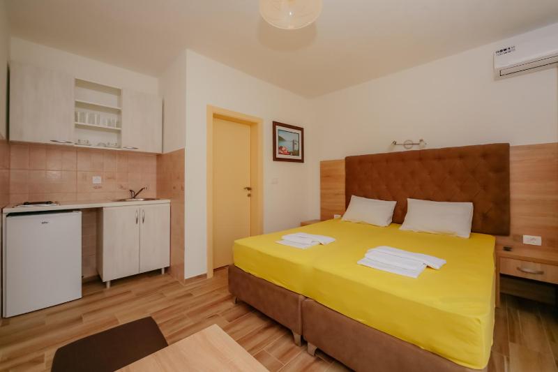 Studio Apartment image 2
