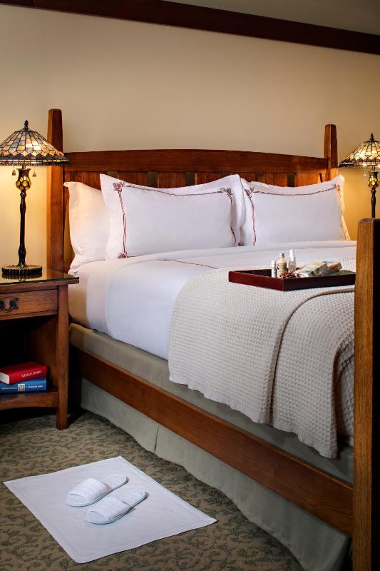 Deluxe King Room image 3