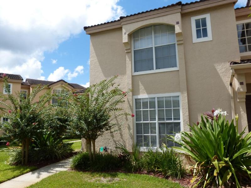 Three-Bedroom Townhouse image 2