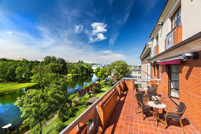 Deluxe Double Room with Balcony image 3
