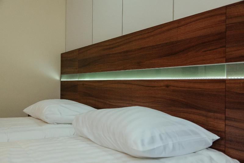 Standard Twin Room image 2