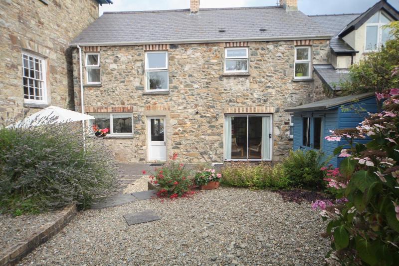 Three-Bedroom House image 1