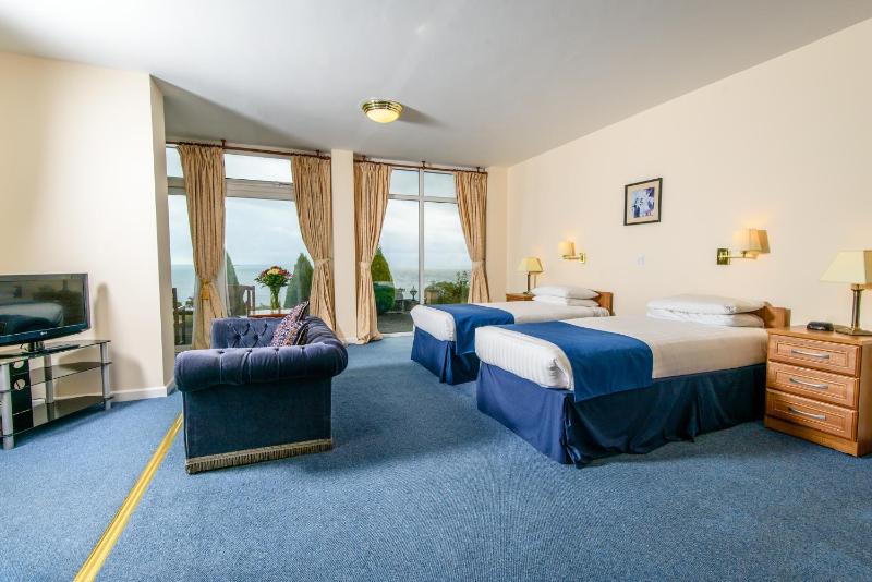 Twin Room with Sea View image 4