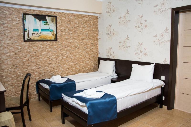 Twin Room with Balcony image 3