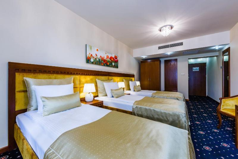 Standard Triple Room image 1