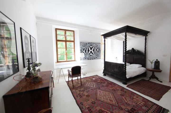 Double Room image 2