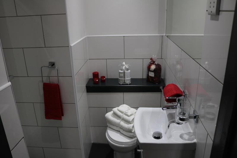 Budget Double Room image 2