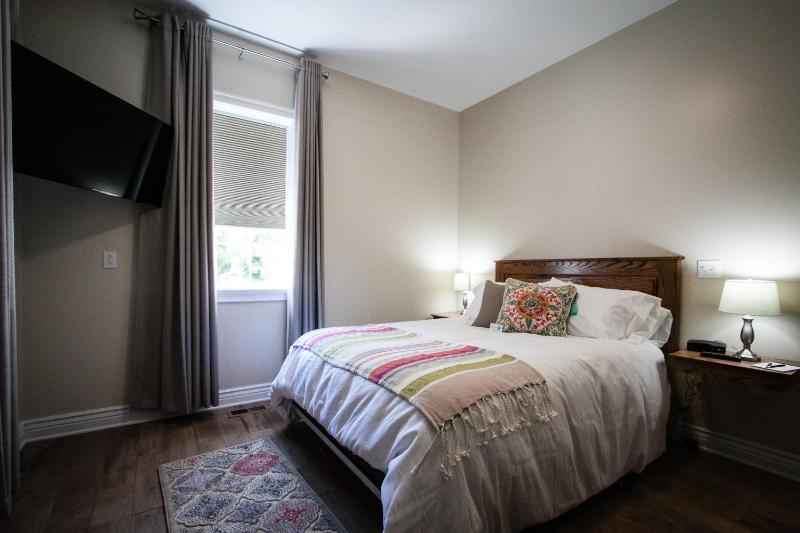 One-Bedroom Apartment image 2