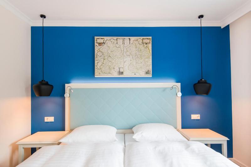 Wohnzimmer image 4