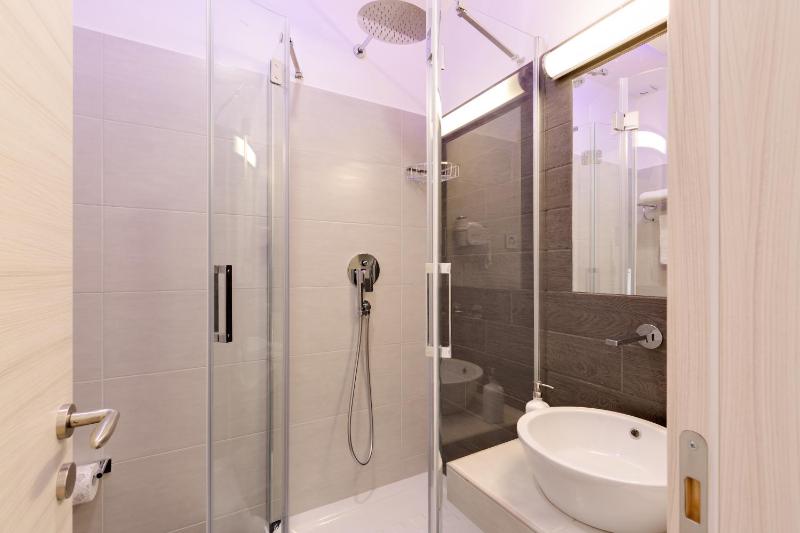 Junior Suite with Balcony image 2