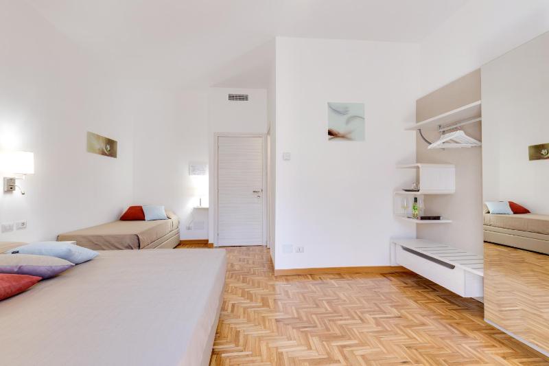 Junior Suite with Balcony image 4