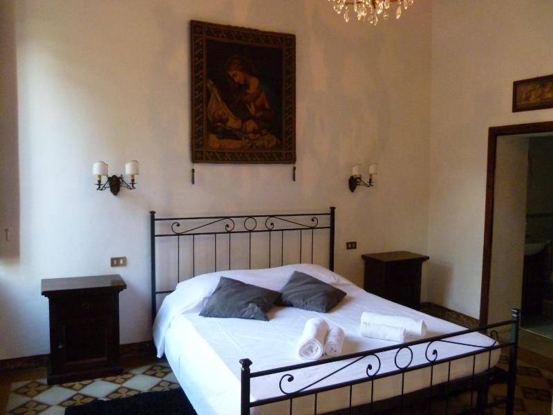 Triple Room with Private Bathroom image 3