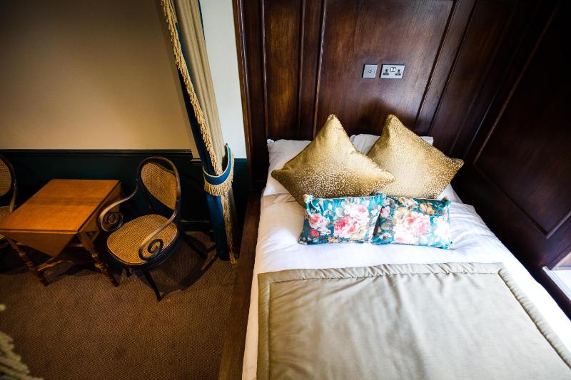 Deluxe Double Room image 2