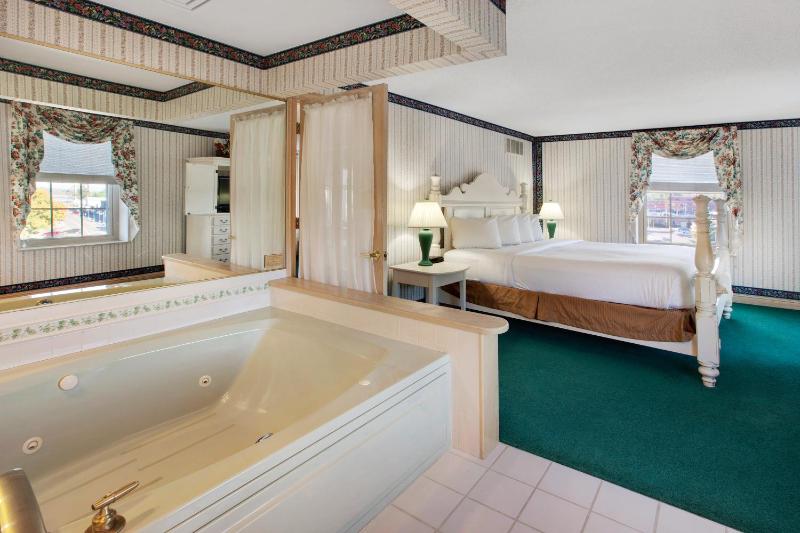 One-Bedroom King Suite - Non-Smoking image 3