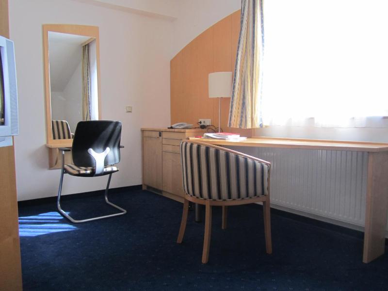 Double or Twin Room image 4
