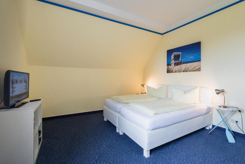 Suite with Sea View image 2