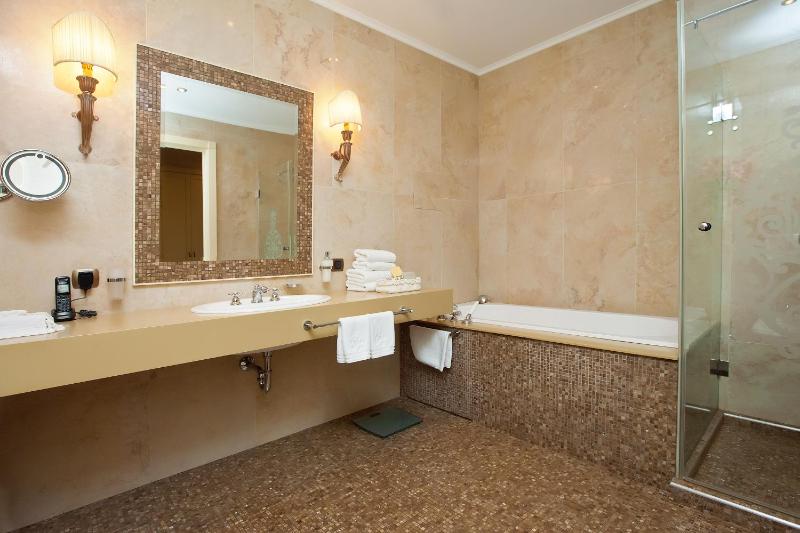 Deluxe Double Room image 3