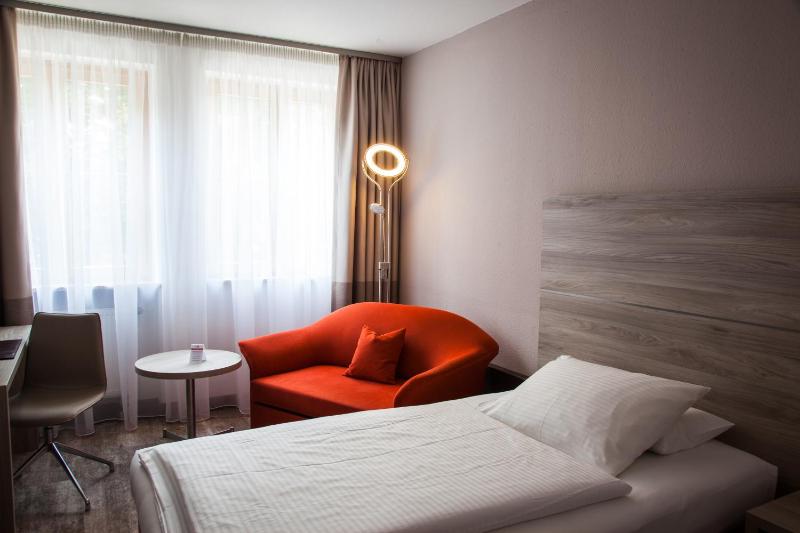 Business Single Room image 2