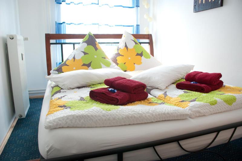 One-Bedroom Apartment image 3