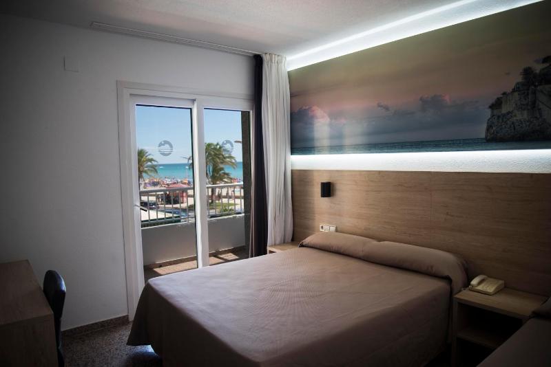 Double or Twin Room with Side Sea View image 2