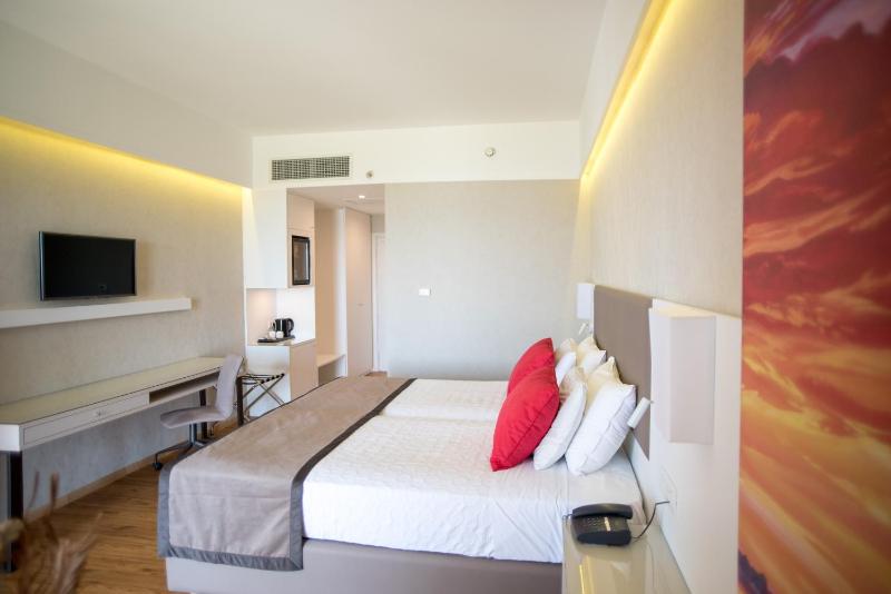 Twin Room with Garden View - Disability Access image 1