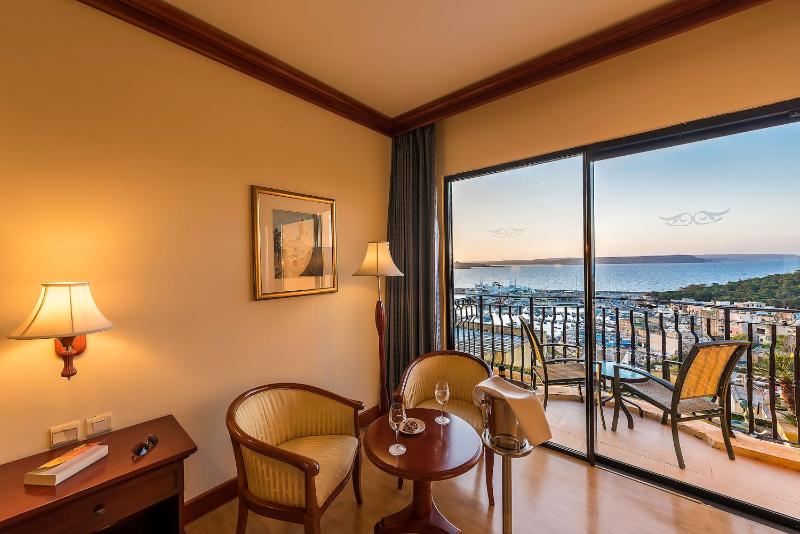 Double Room with Sea View image 4
