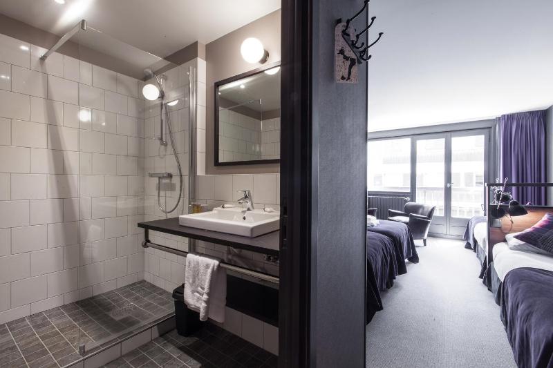 Quadruple Room with Balcony and Mountain View image 4