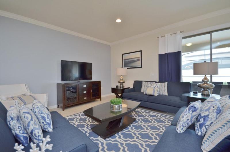 Eight-Bedroom Villa image 2