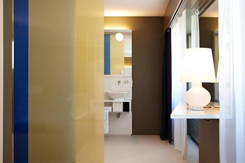 Superior Double Room image 3
