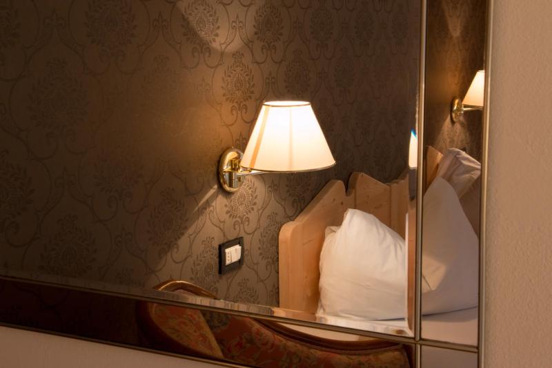 Twin Room with Balcony image 2